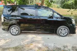 2013 Toyota Voxy Zs