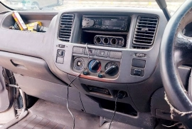 2004 Nissan caravan