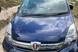 Toyota isis platana