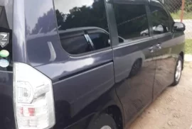 2013 Toyota voxy