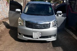 Toyota Noah 2013