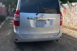 Toyota Noah 2013